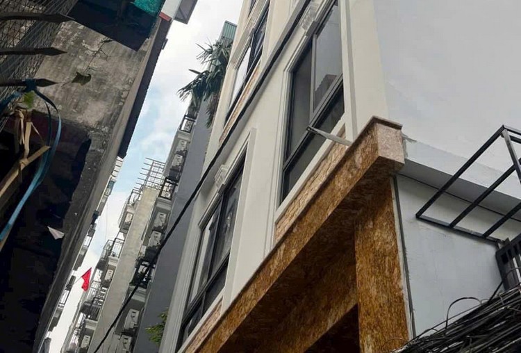 Bán tòa CHDV Cầu Giấy gần công viên Nghĩa Đô, 95m² x 7 tầng, lô góc, 25 pkk, dòng tiền 7%/năm
